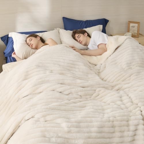 Bedsure ComfyFleece® Waterproof Blanket - Image 2