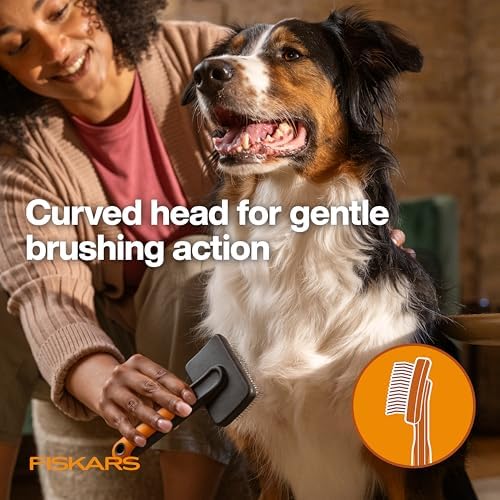 Fiskars Pet, Cat and Dog Brush, Fine Bristles & SoftGrip Handle - Image 5